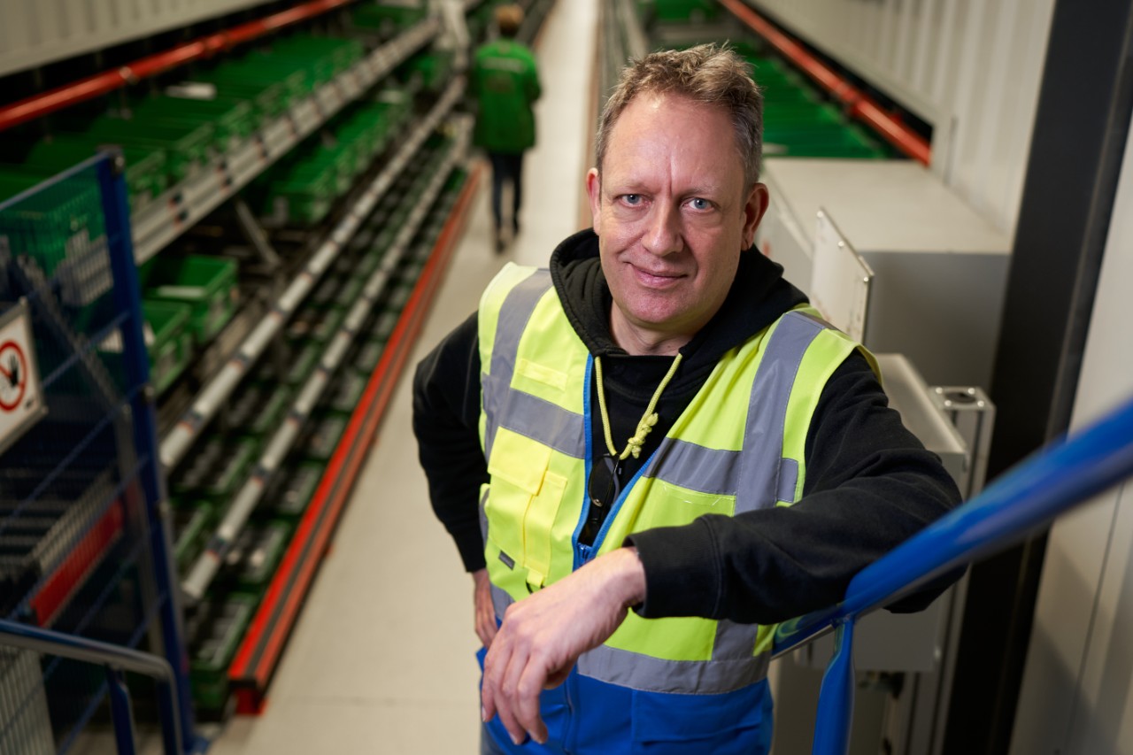Werknemer Technische Unie in distributiecentrum 